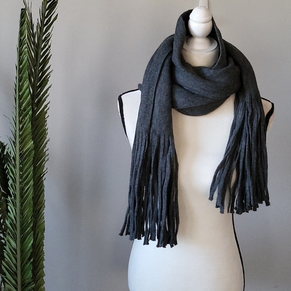 Lucky Brand dark gray solid brushed scarf with fringe NWT - Picture 2 of 6